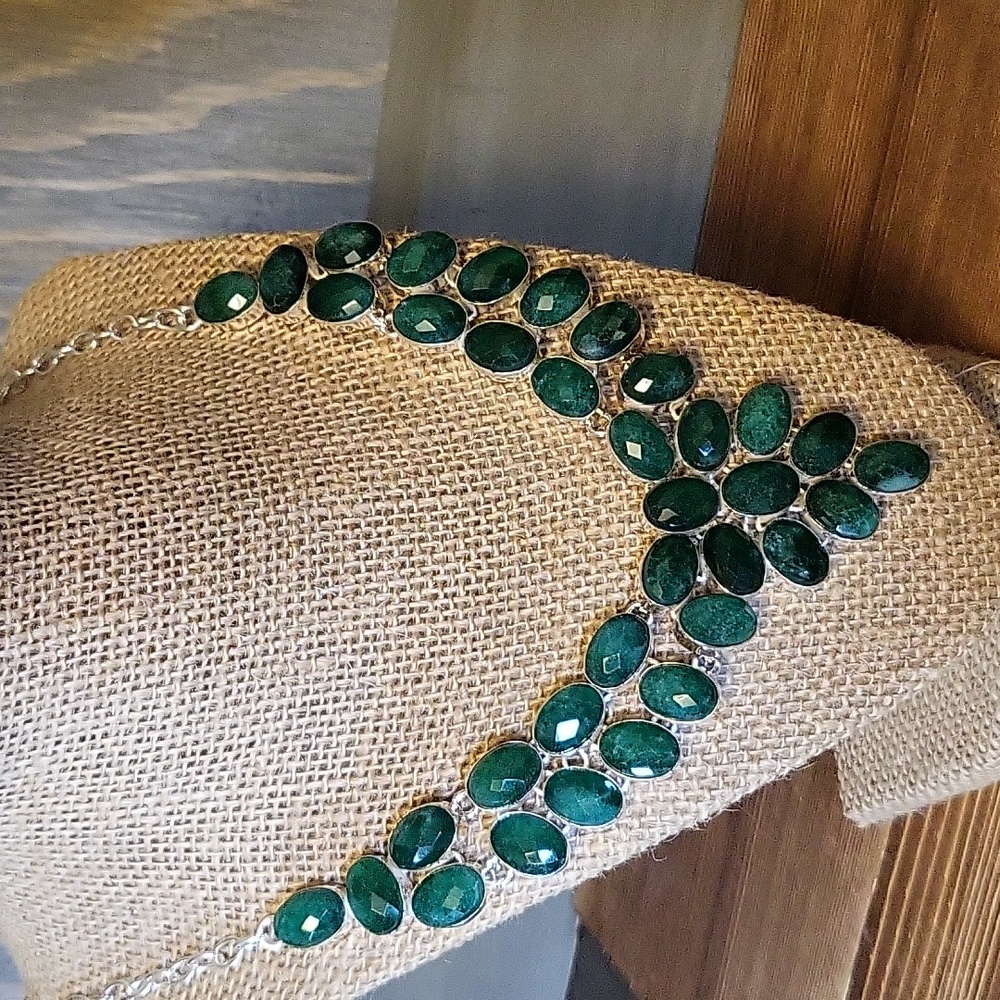 Amazing Simulated Emerald Necklace - NWOT - Adjustable